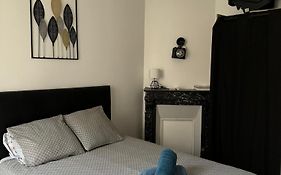 Un Appartement Authentique A Deux Pas De Paris .